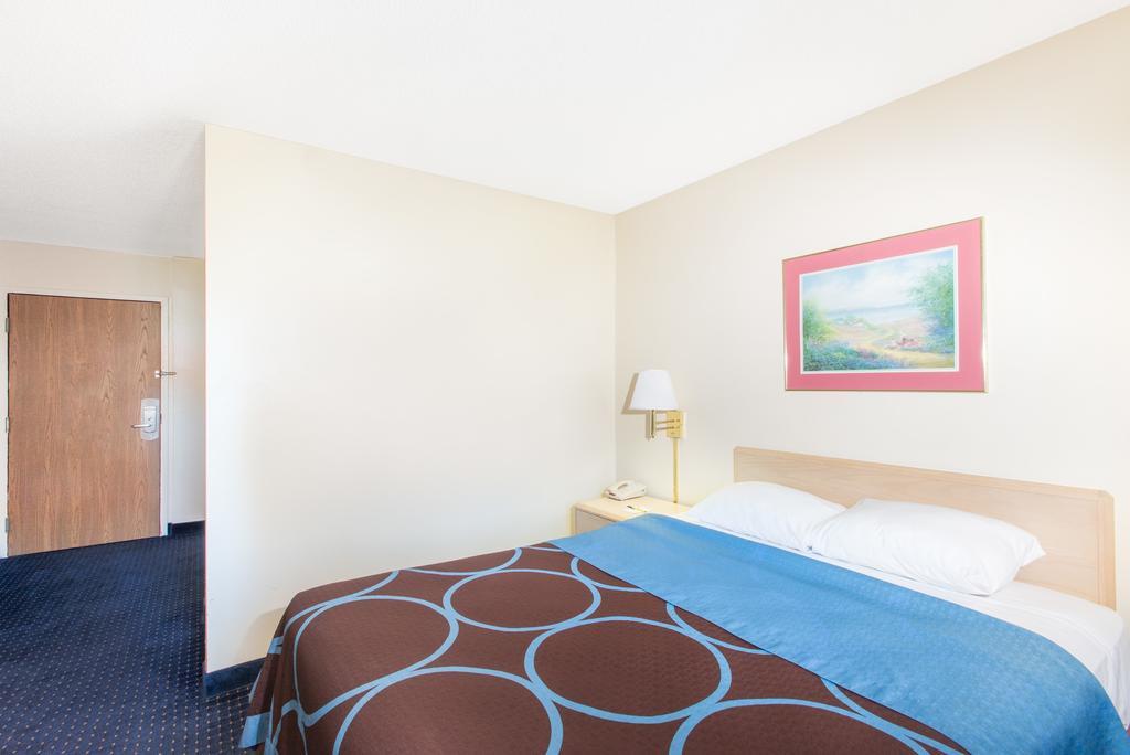 Super 8 By Wyndham Webster/Rochester מראה חיצוני תמונה